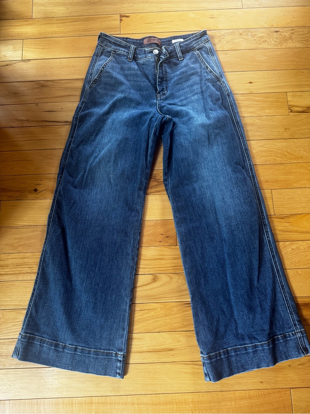 Judy Blue denim jeans with tan leather label and light blue tag